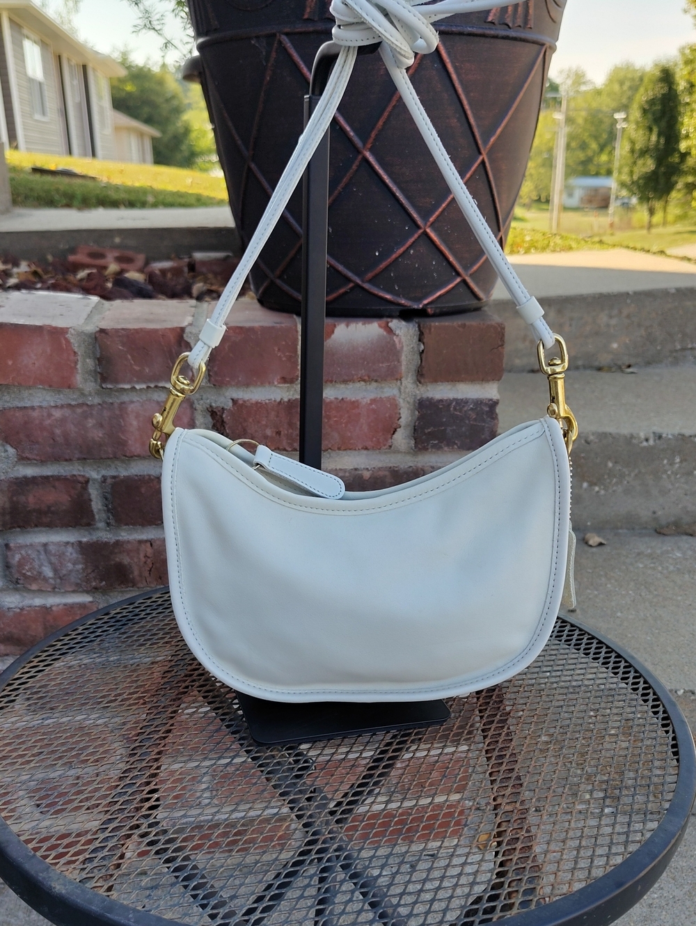 Vintage Coach Leather Swinger Crossbody Shoulder Bag Bone White Classic 80s USA - Picture 3 of 16